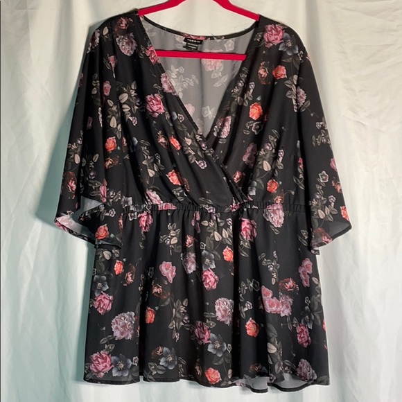 torrid Tops - Torrid Size 2(18/20) Faux Wrap Floral Top